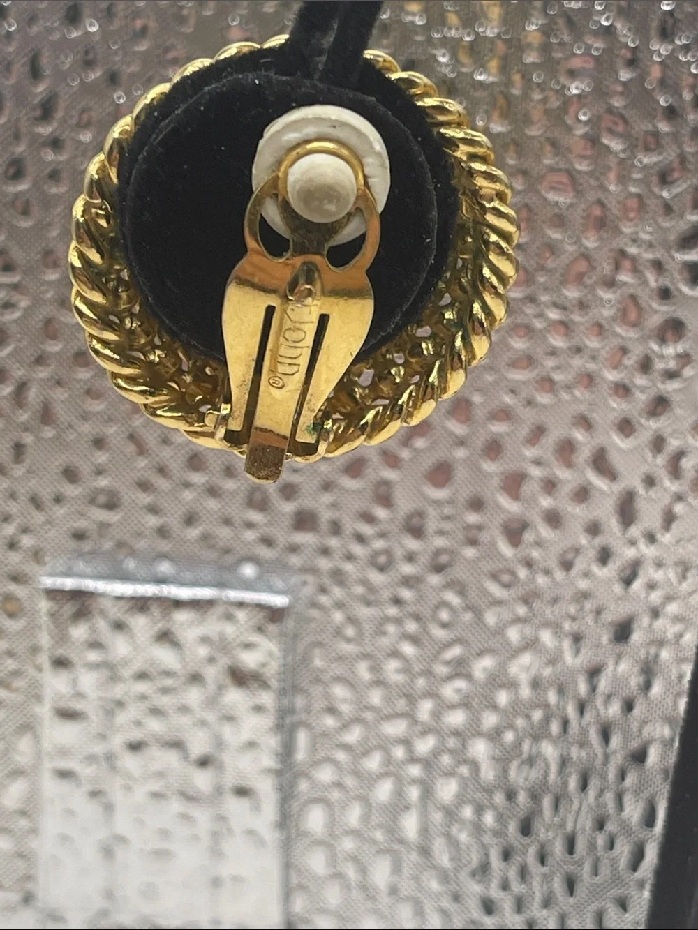 07.08.26-4 Vintage St. John Goldtone Rope Trim Earrings with Faux Onyx Centers